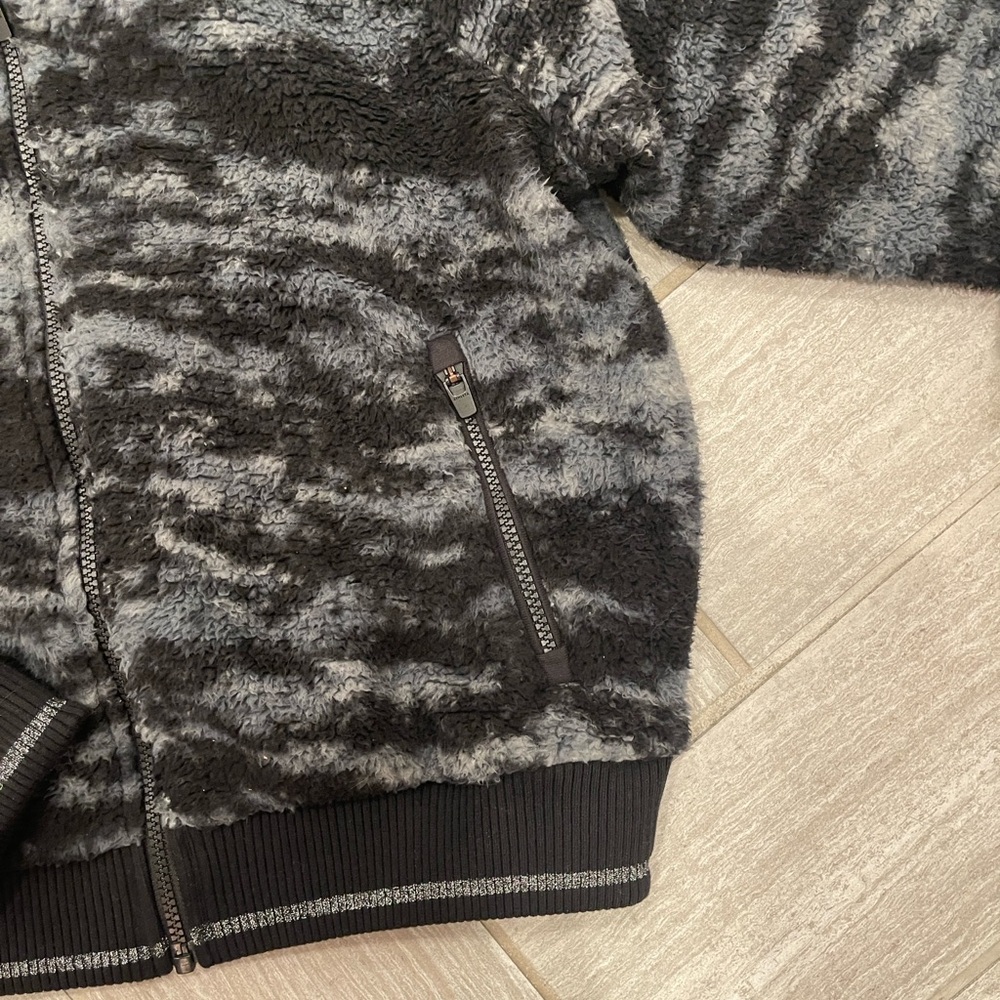 Athleta Tugga Sherpa Cozy Black and Gray Fleece Jacket - Picture 4 of 5
